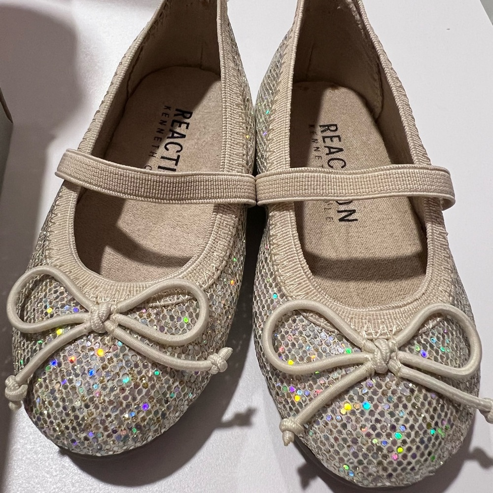 NIB-Kenneth Cole toddler shoes size 5